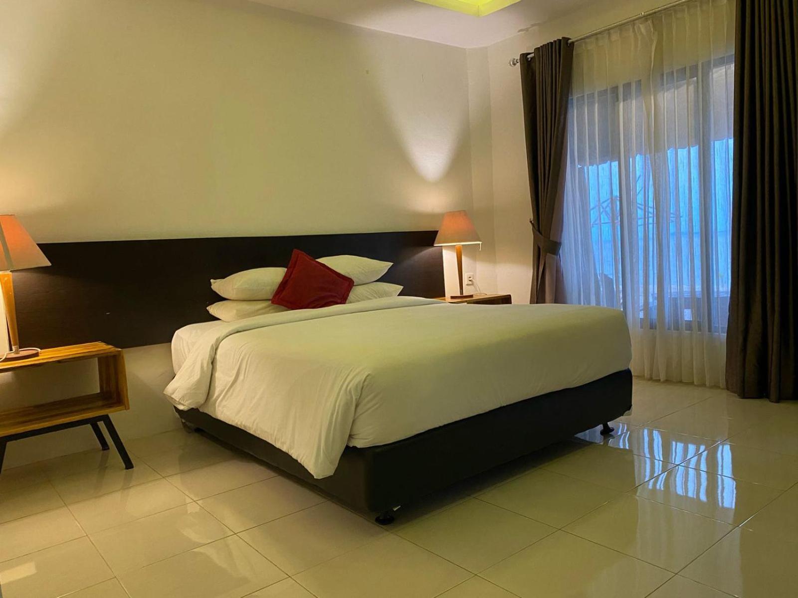 Marjoly Beach Resort Telukbakau Bagian luar foto