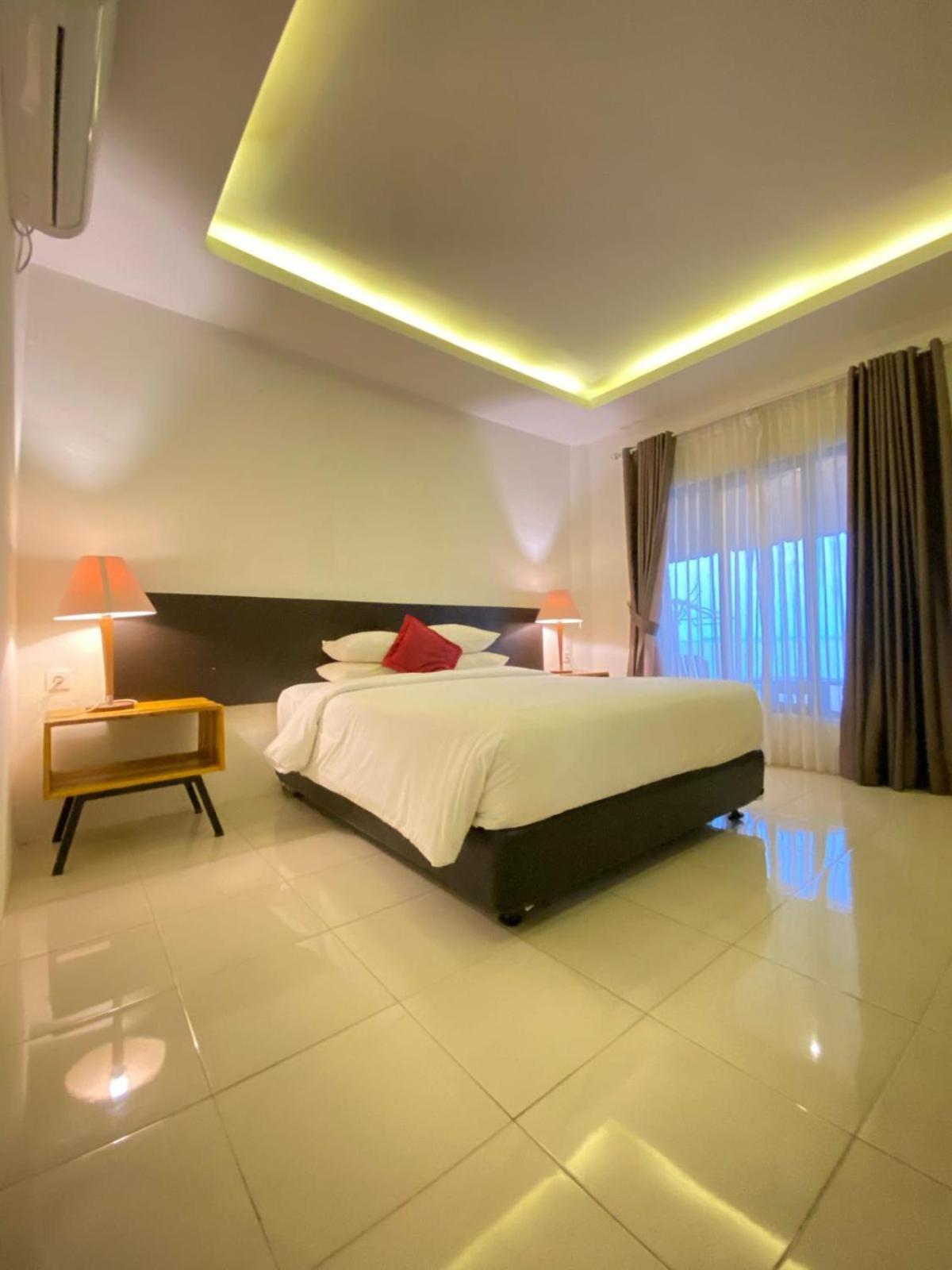 Marjoly Beach Resort Telukbakau Bagian luar foto