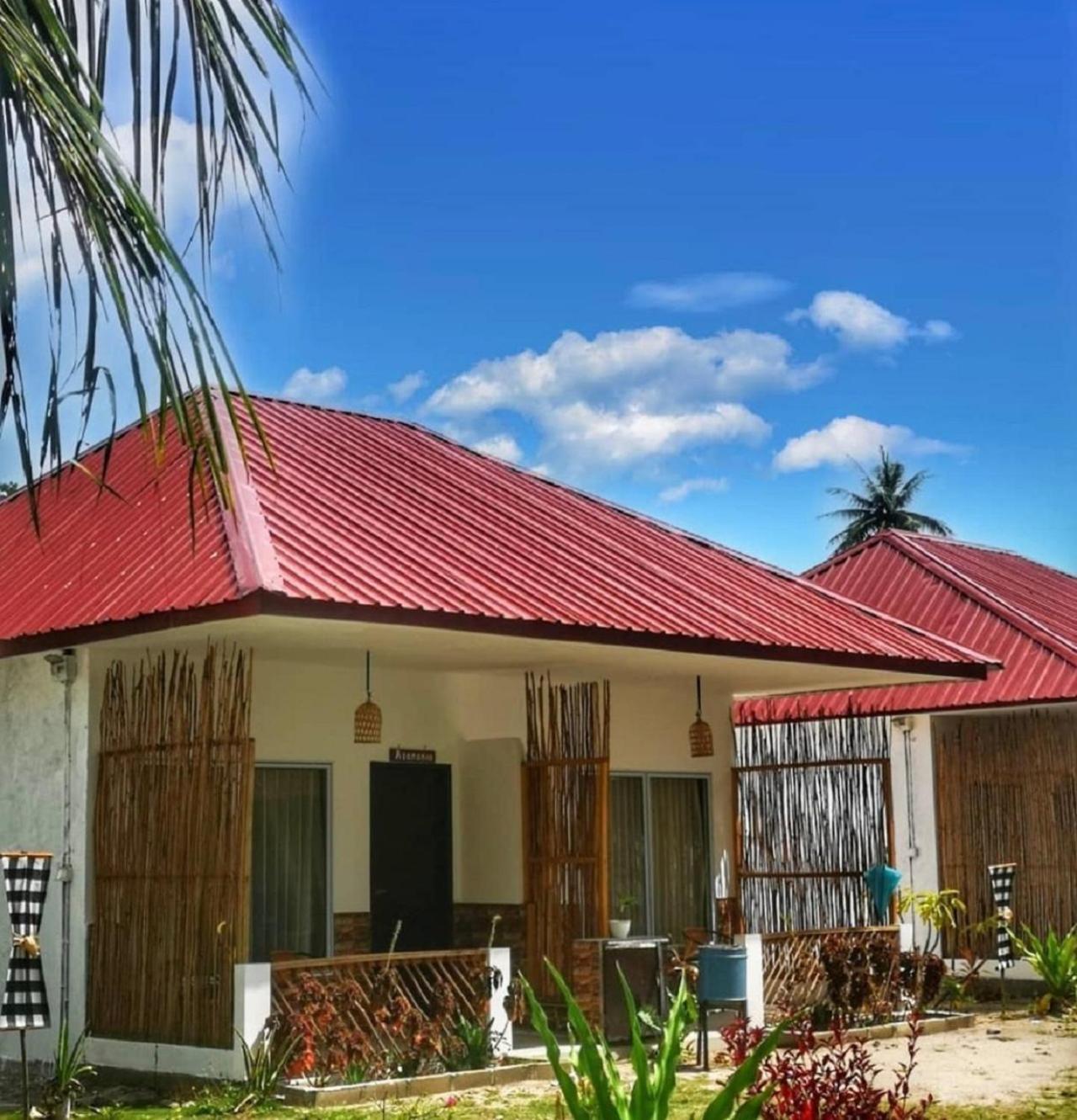 Marjoly Beach Resort Telukbakau Bagian luar foto