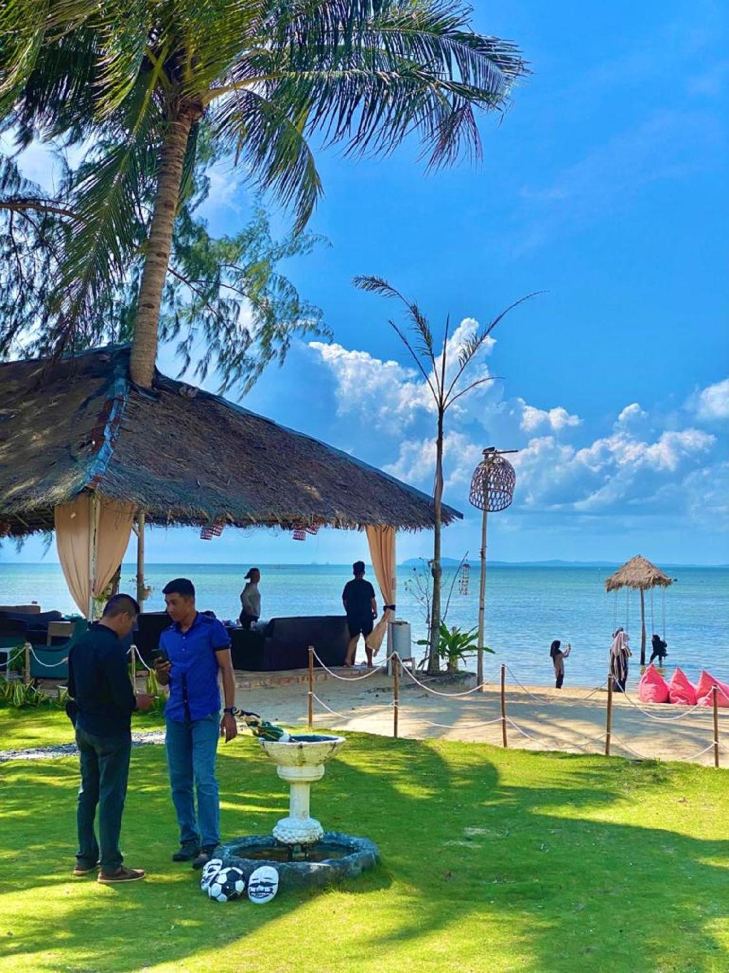 Marjoly Beach Resort Telukbakau Bagian luar foto