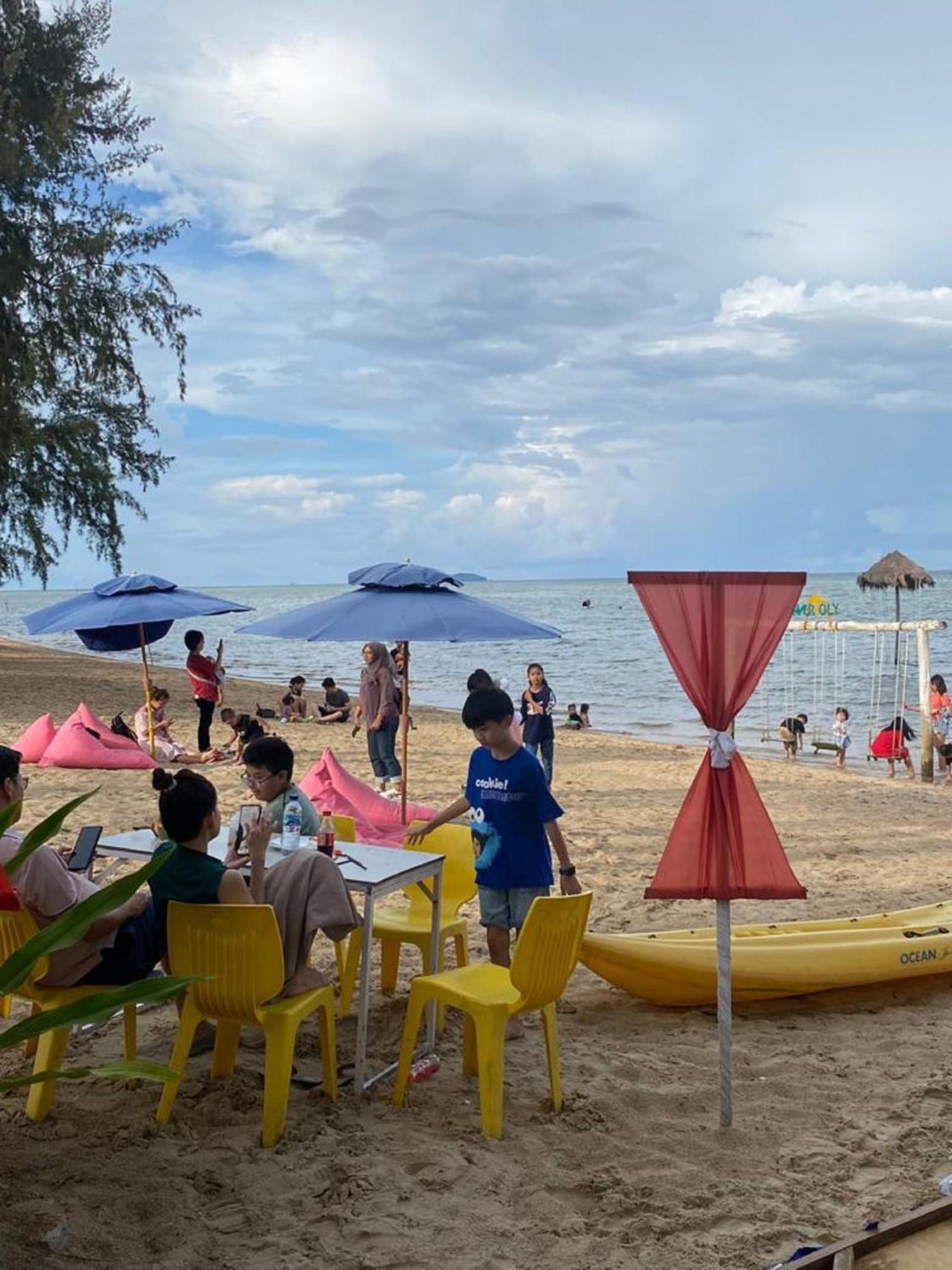 Marjoly Beach Resort Telukbakau Bagian luar foto
