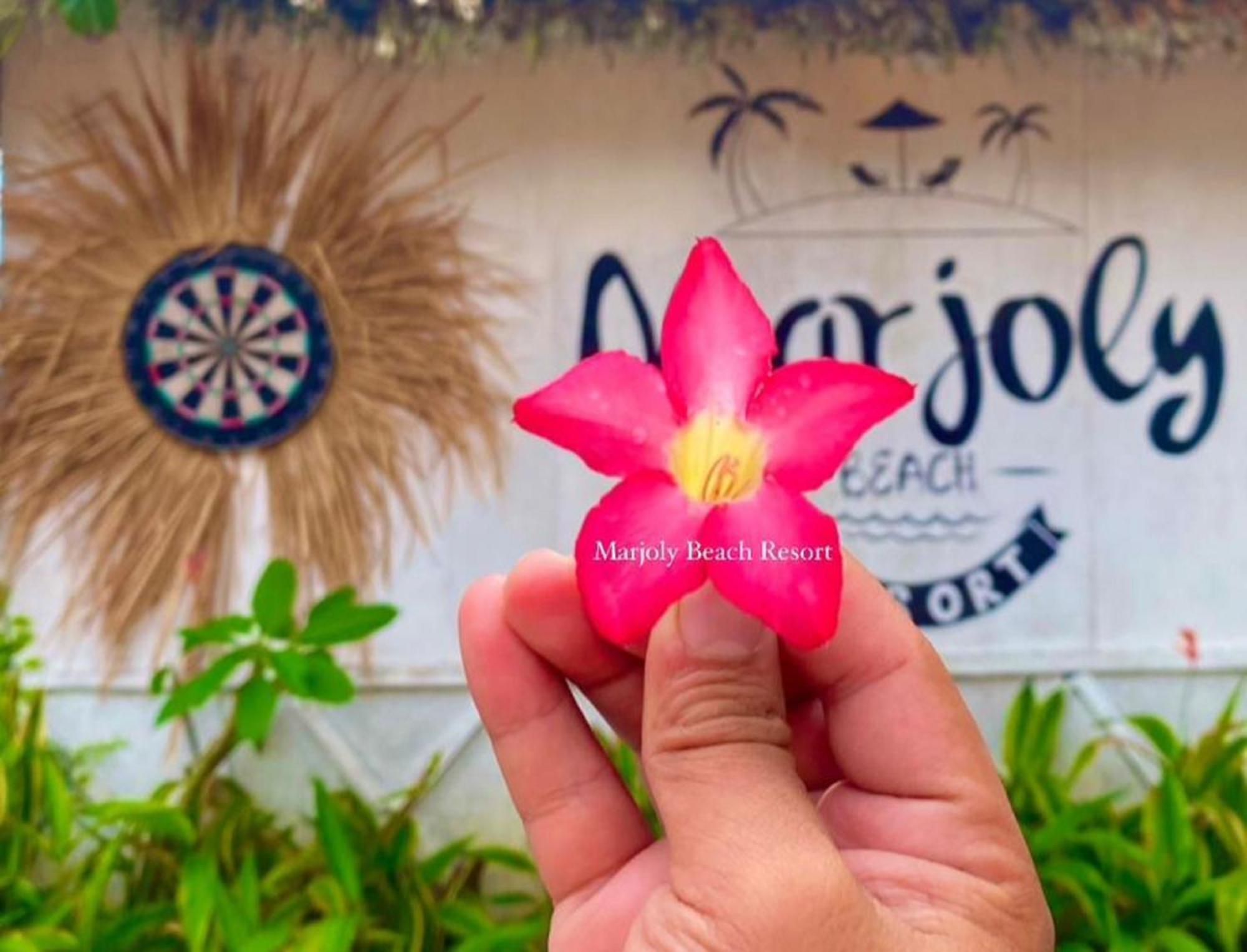Marjoly Beach Resort Telukbakau Bagian luar foto