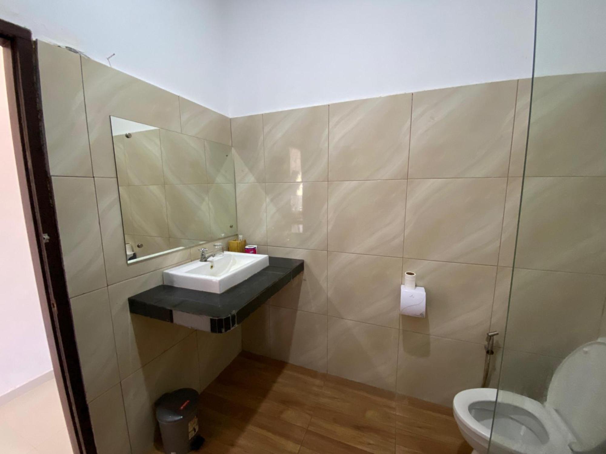 Marjoly Beach Resort Telukbakau Bagian luar foto