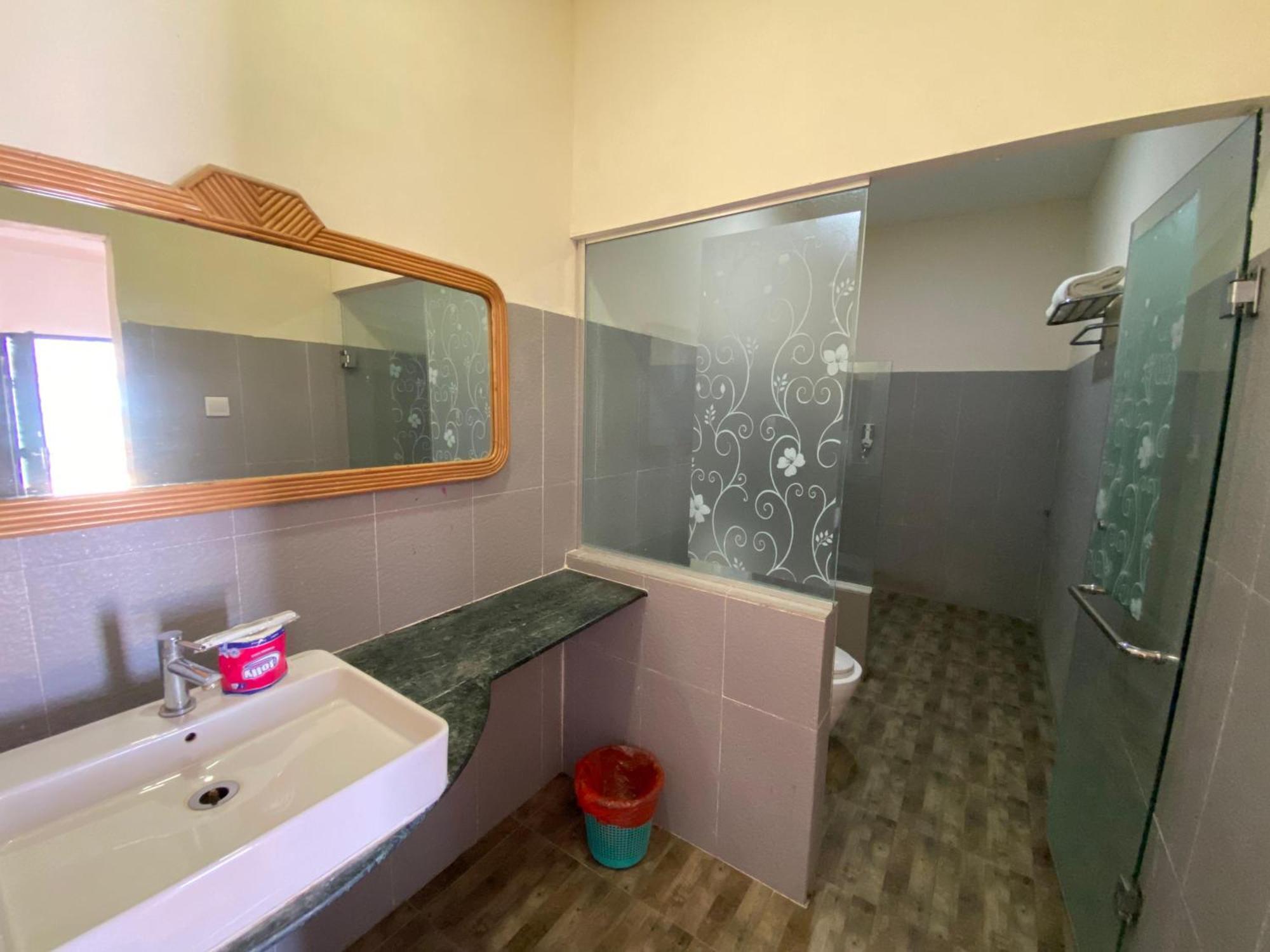 Marjoly Beach Resort Telukbakau Bagian luar foto