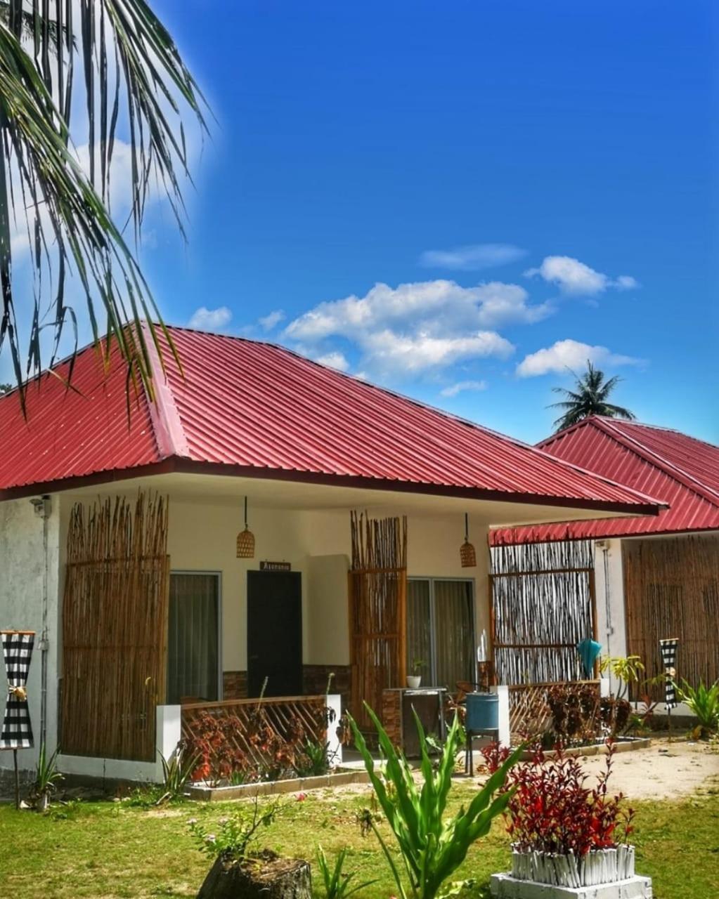 Marjoly Beach Resort Telukbakau Bagian luar foto