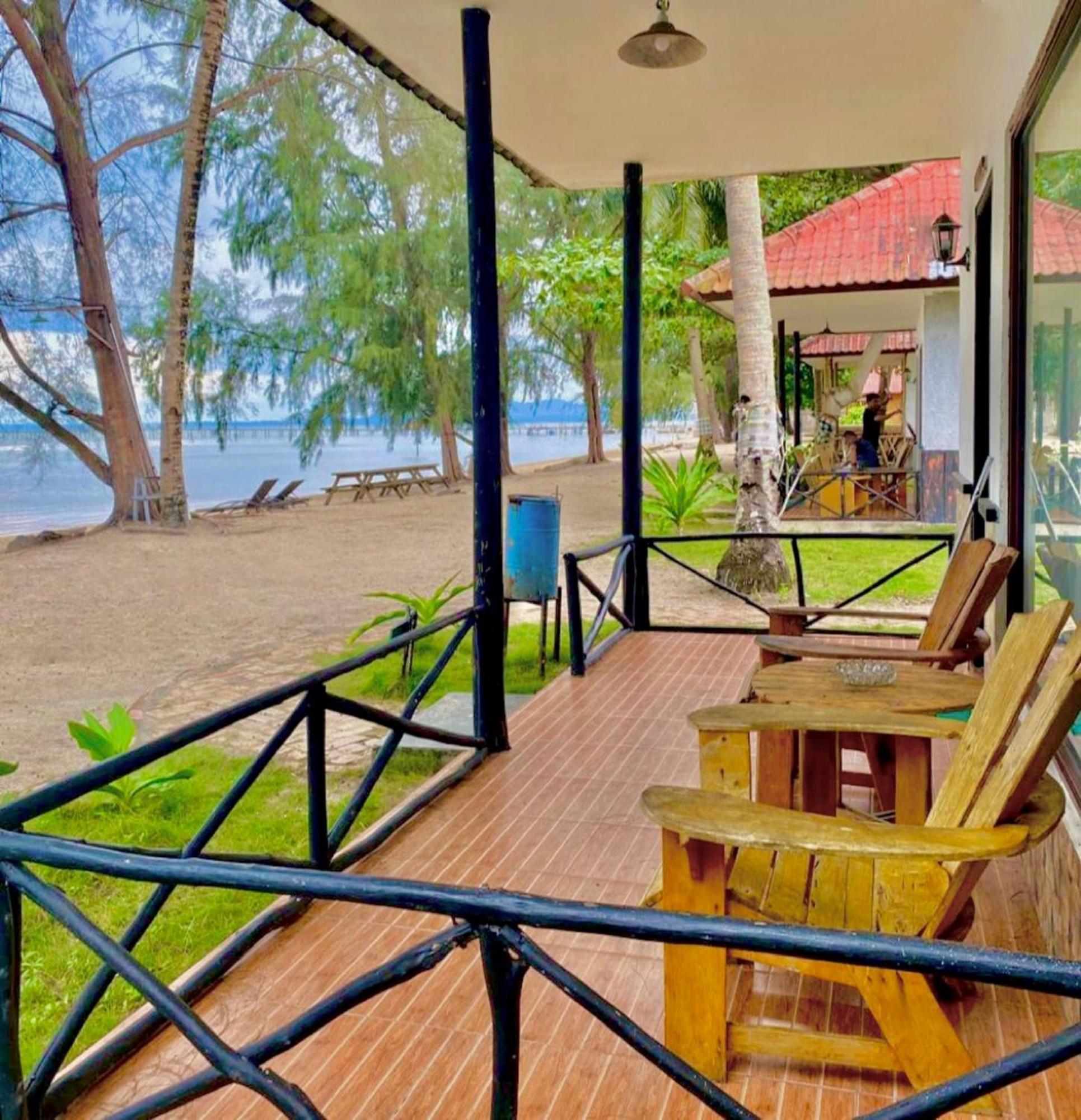 Marjoly Beach Resort Telukbakau Bagian luar foto