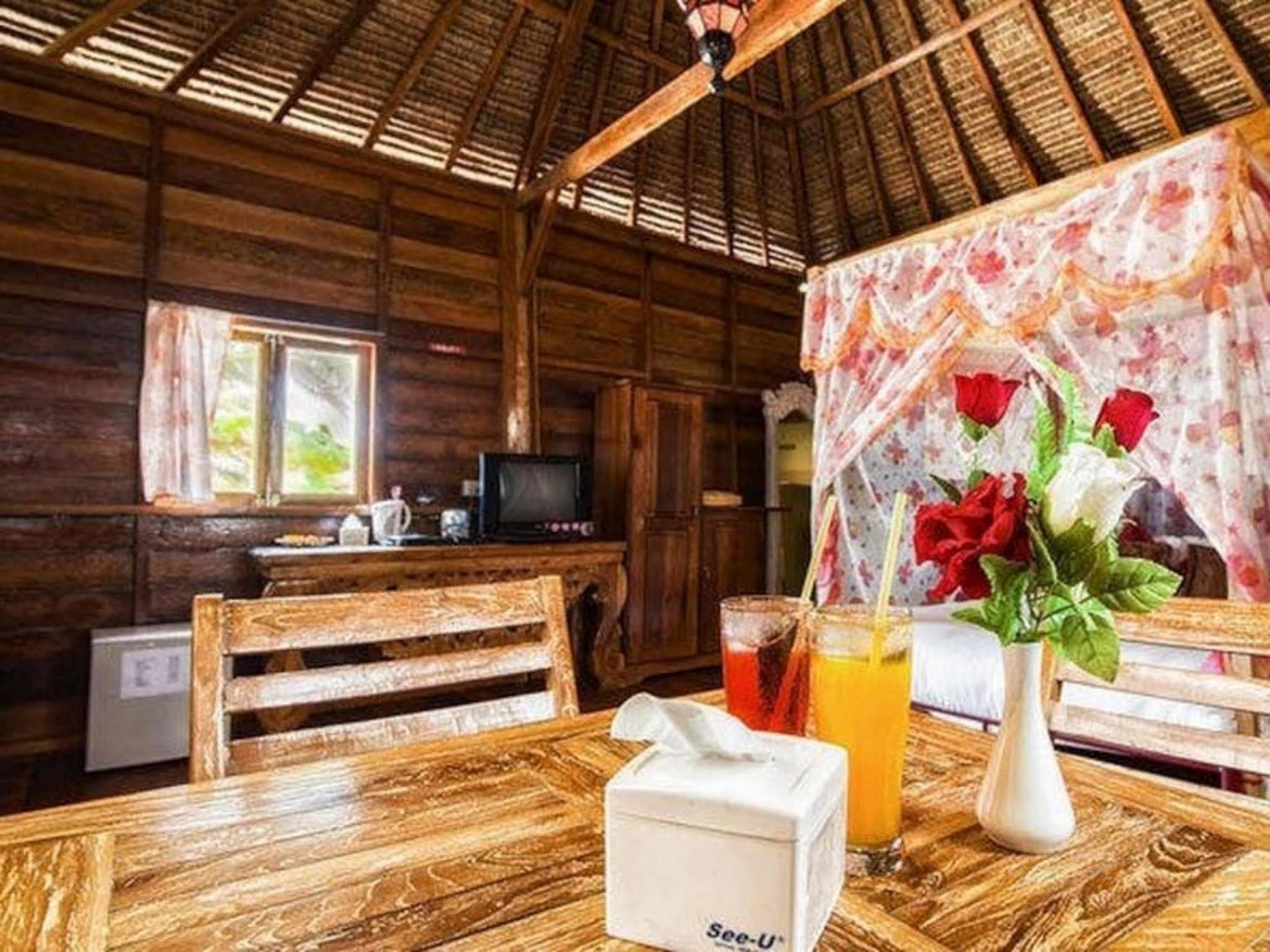 Marjoly Beach Resort Telukbakau Bagian luar foto