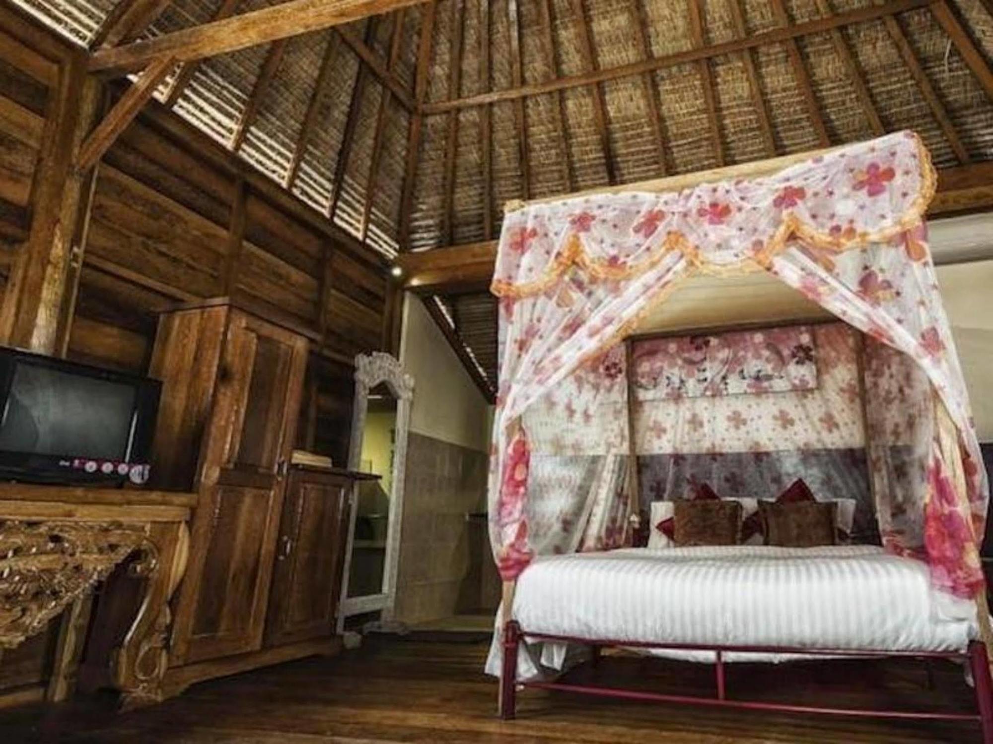 Marjoly Beach Resort Telukbakau Bagian luar foto