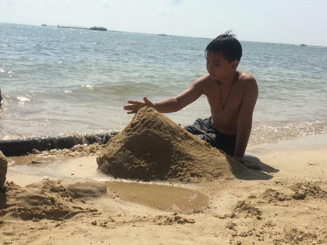 Marjoly Beach Resort Telukbakau Bagian luar foto