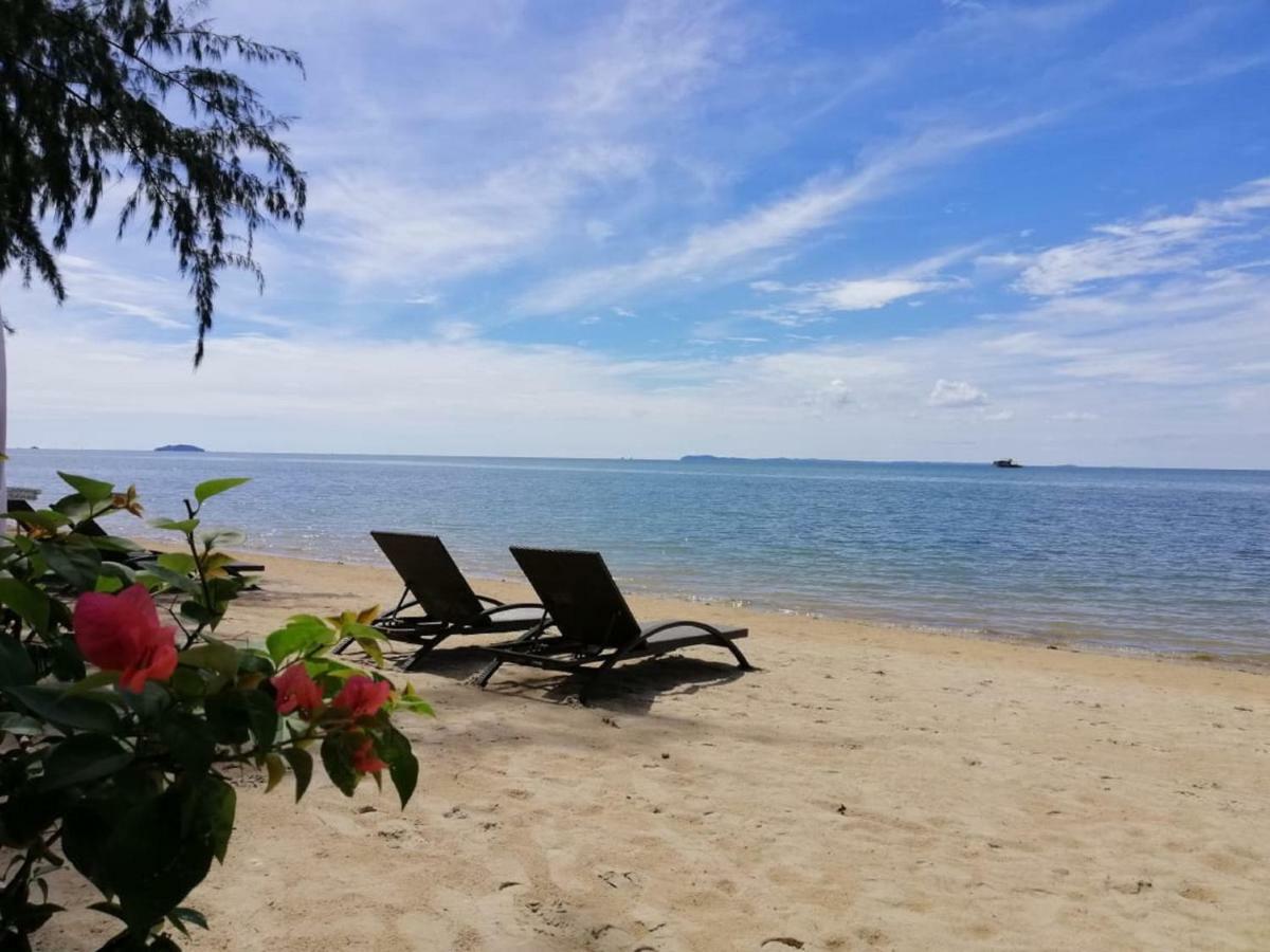 Marjoly Beach Resort Telukbakau Bagian luar foto
