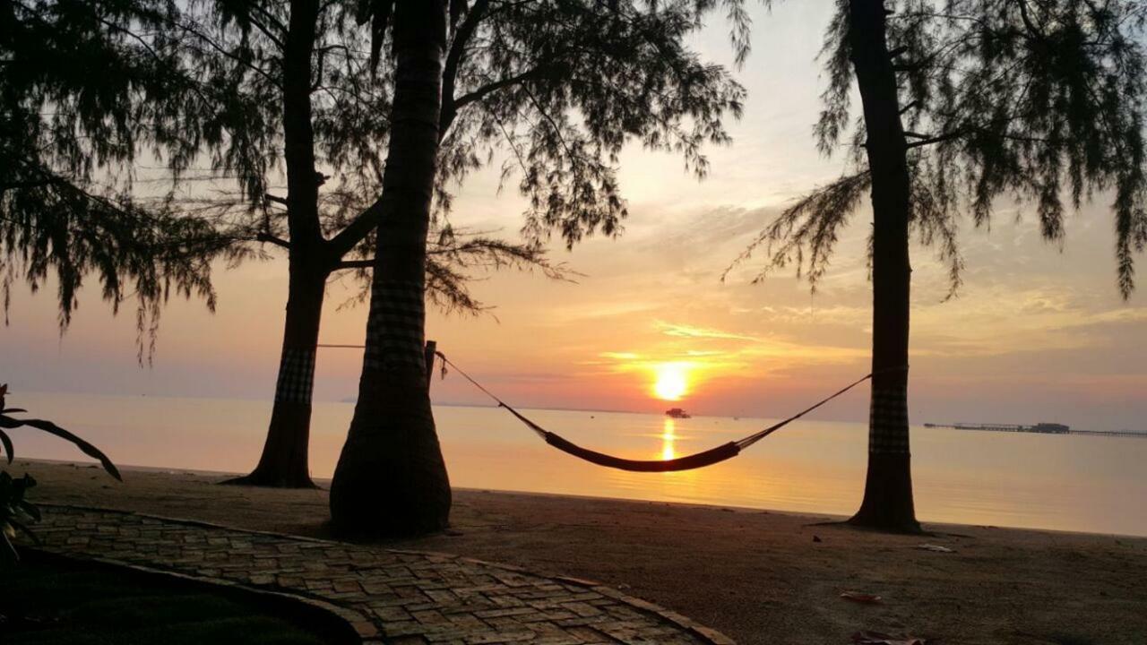 Marjoly Beach Resort Telukbakau Bagian luar foto